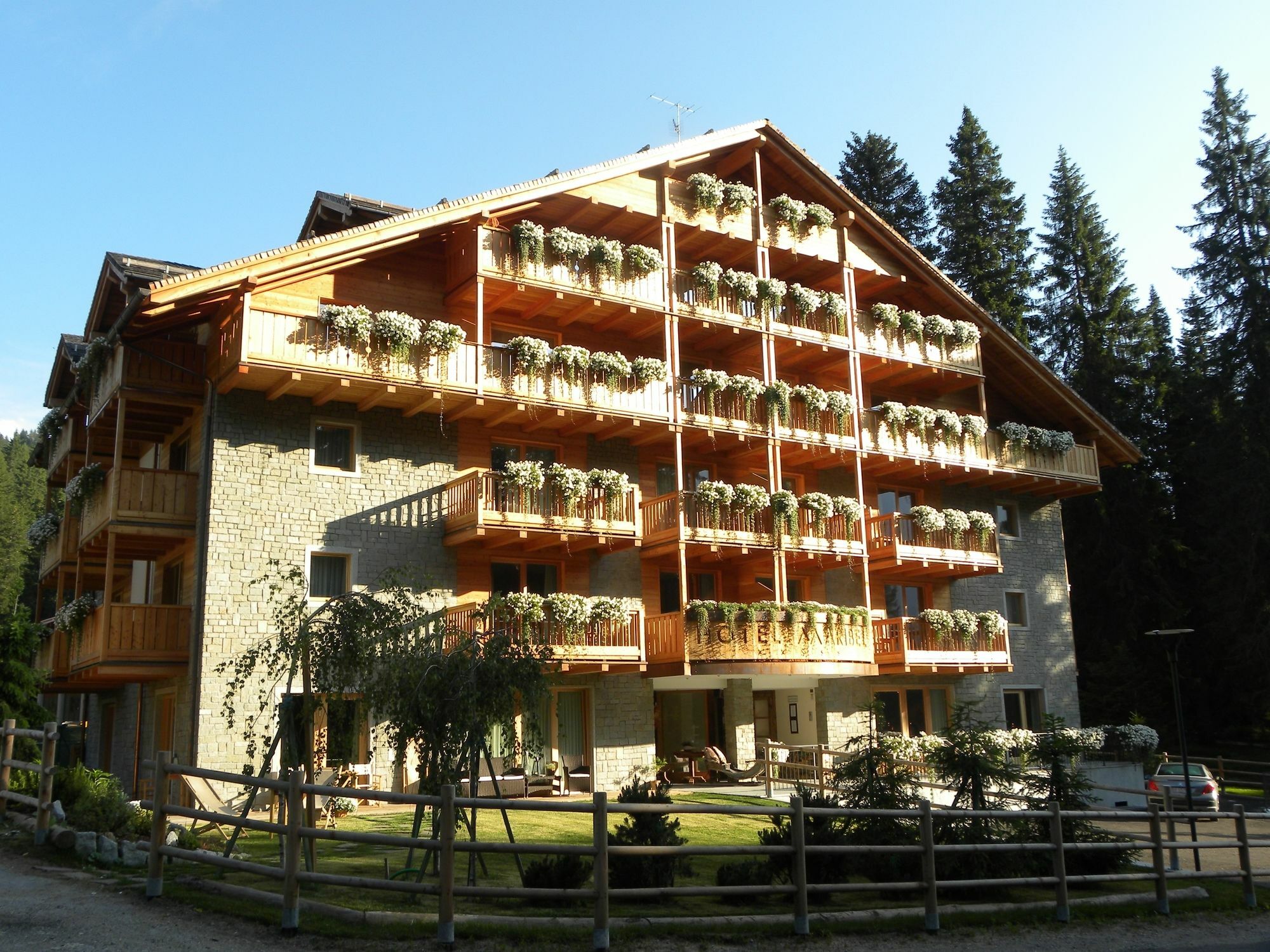 Maribel Hotel Madonna エクステリア 写真